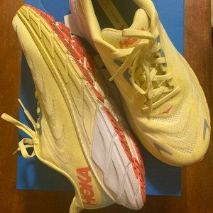 Women's Hoka Arahi 6 Yellow Pear/Sweet Corn, Size 9 B (M)